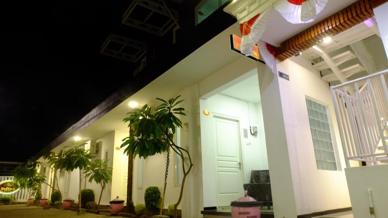 Sultan Guesthouse Tulungagung Luaran gambar