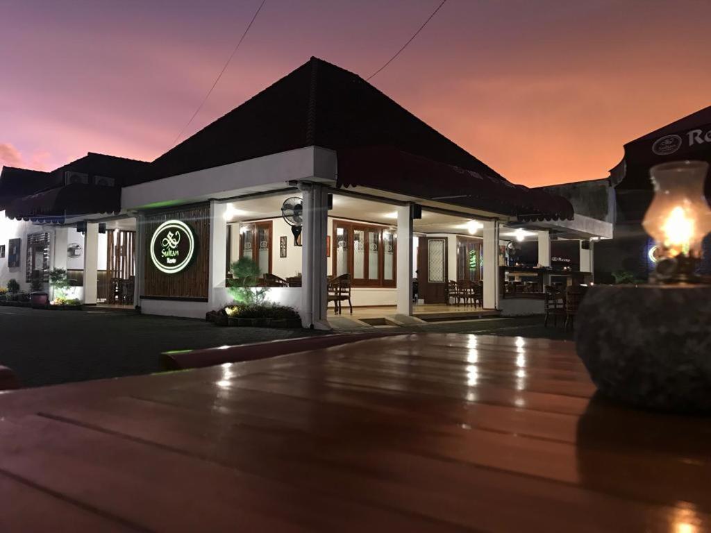 Sultan Guesthouse Tulungagung Luaran gambar